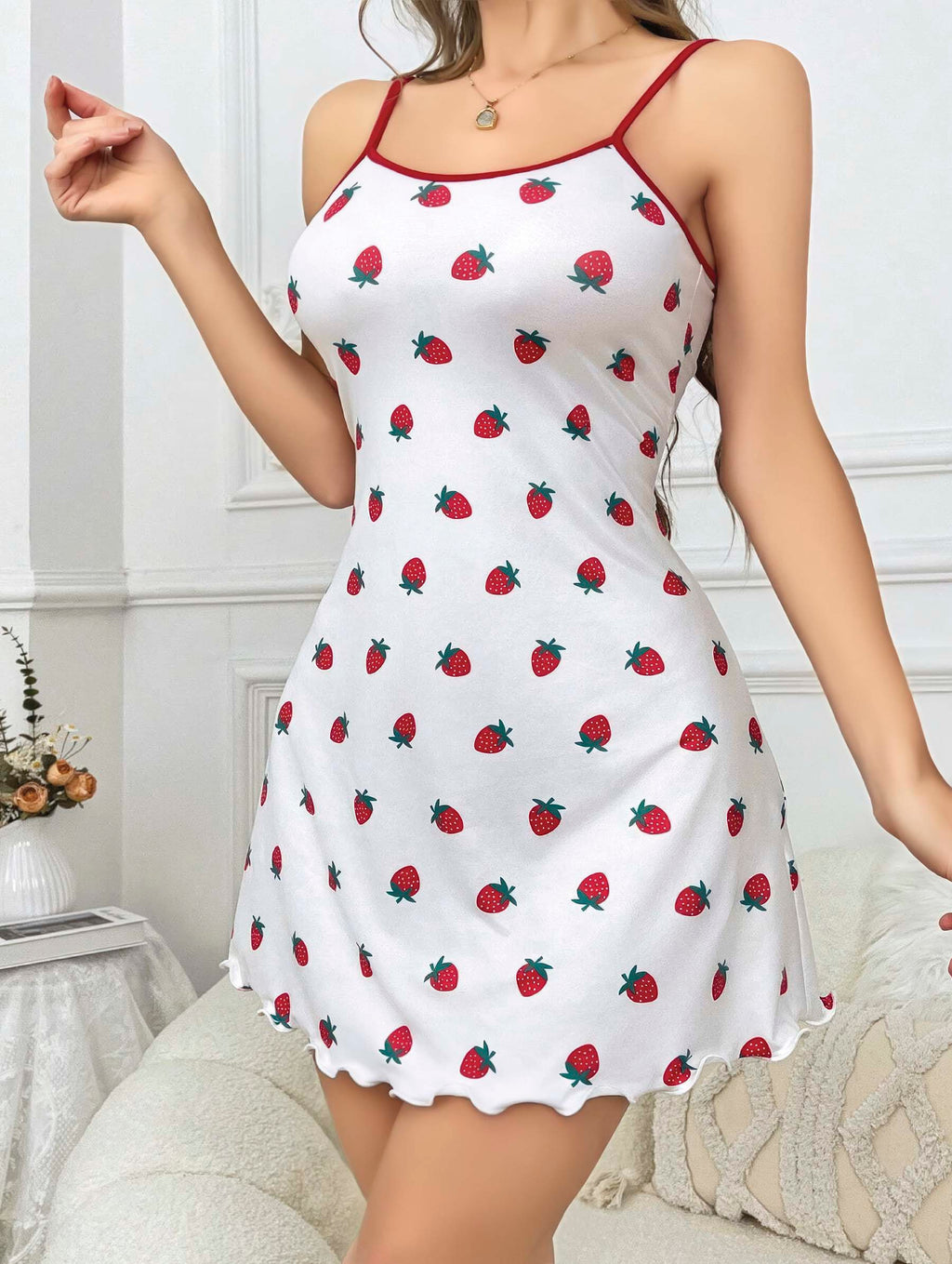 KADIN BEYAZ ÇİLEK DESENLİ İNCE ASKILI FIRFIRLI YAZLIK GECELİK ELBİSE